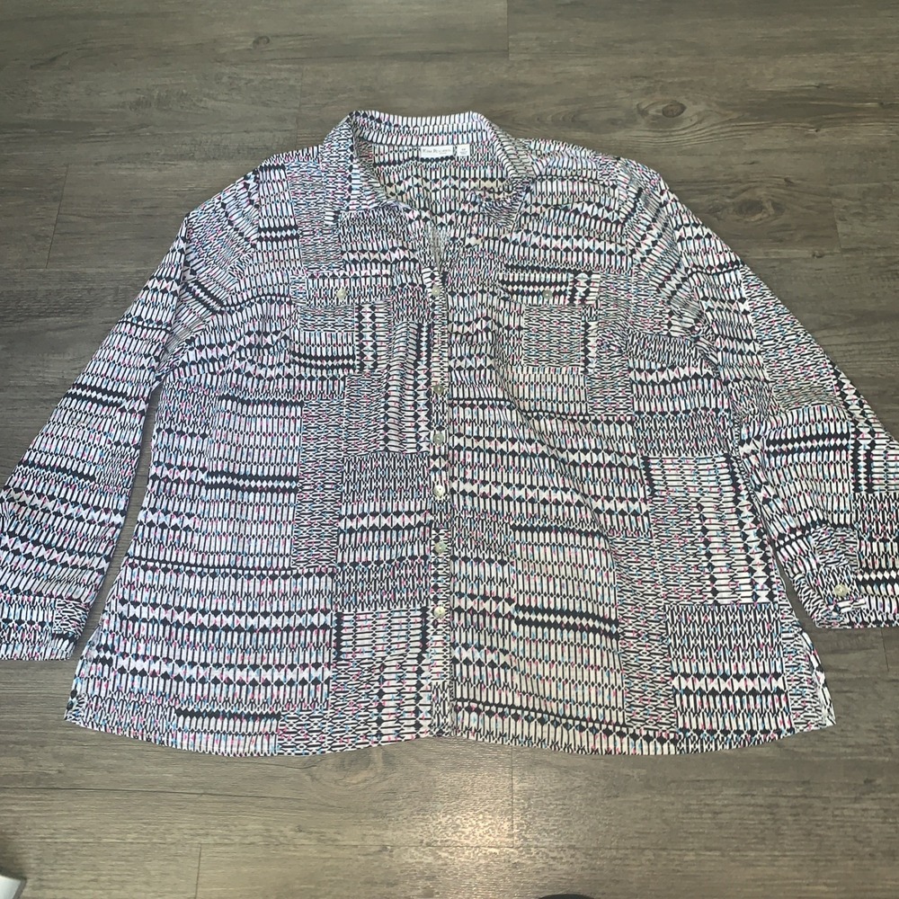Kim Rogers black geometric print roll-tab slv textured button front shirt 3X